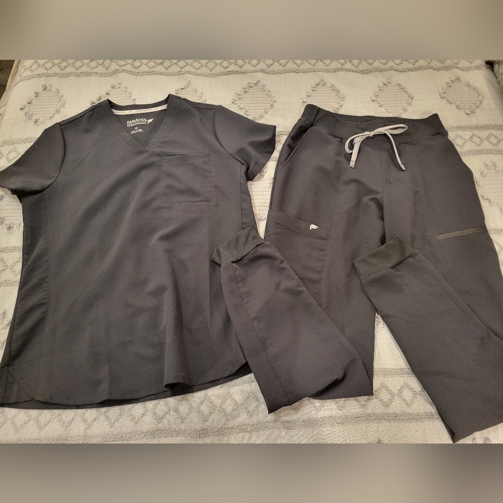 Fabletics scrubs -black
